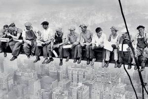 A Daring 1932 Photo of Ironworkers Lunching on a Skyscraper | Discover the World's Most Iconic Skyscrapers: Architecture, Design, and Innovation