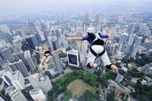 Experience the Ultimate Thrill: Skyscraper Base Jumping for Adrenaline Junkies | Discover the World's Most Iconic Skyscrapers: Architecture, Design, and Innovation