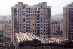 Uncovering the Truth: Can Skyscrapers Topple Over? | Discover the World's Most Iconic Skyscrapers: Architecture, Design, and Innovation