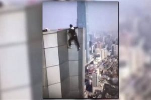 Soaring Skyscrapers and the Daredevil's Descent: A Thrilling Exploration | Discover the World's Most Iconic Skyscrapers: Architecture, Design, and Innovation