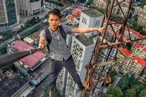 Chinese Skyscraper Climbers: Daring Feats and Inspiring Stories Discover the World's Most Iconic Skyscrapers: Architecture, Design, and Innovation Chinese Skyscraper Climbers: Daring Feats and Inspiring Stories | Discover the World's Most Iconic Skyscrapers: Architecture, Design, and Innovation