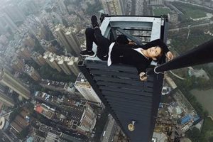 Perilous Ascents: The Dangers of Chinese Skyscraper Climbing Discover the World's Most Iconic Skyscrapers: Architecture, Design, and Innovation Perilous Ascents: The Dangers of Chinese Skyscraper Climbing | Discover the World's Most Iconic Skyscrapers: Architecture, Design, and Innovation