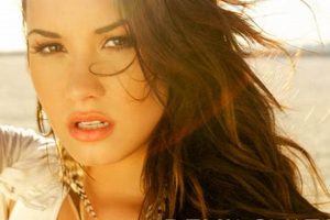 Elevate Your Spirit: Demi Lovato's "Skyscraper" in Spanish for Empowerment and Resilience | Discover the World's Most Iconic Skyscrapers: Architecture, Design, and Innovation
